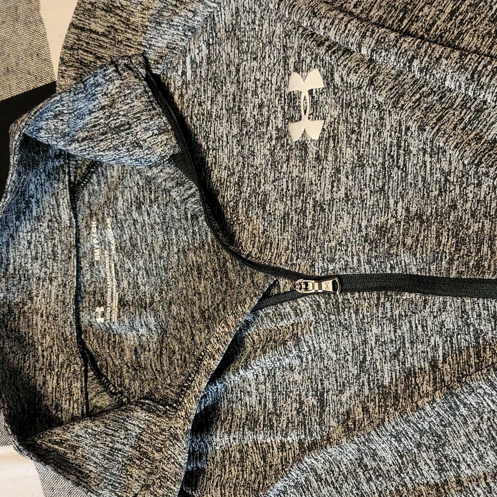 Women's 3/4 zip Under Armour shirt